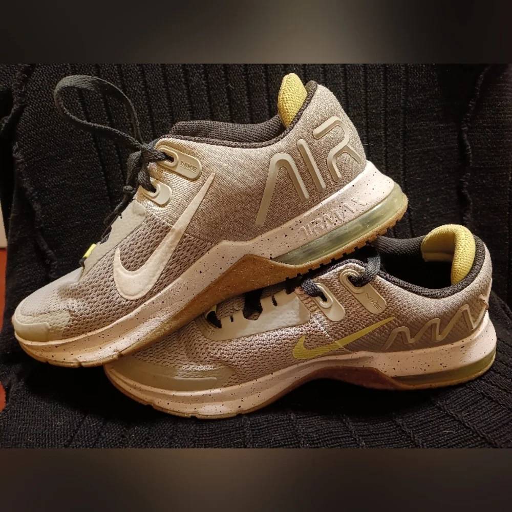 Men's Nike Shoes - Picture 4 of 4